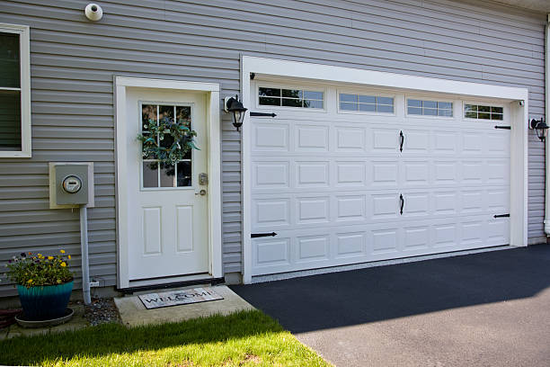 24/7 Emergency Garage Door Panel Replacement experts in Olympia Heights, FL